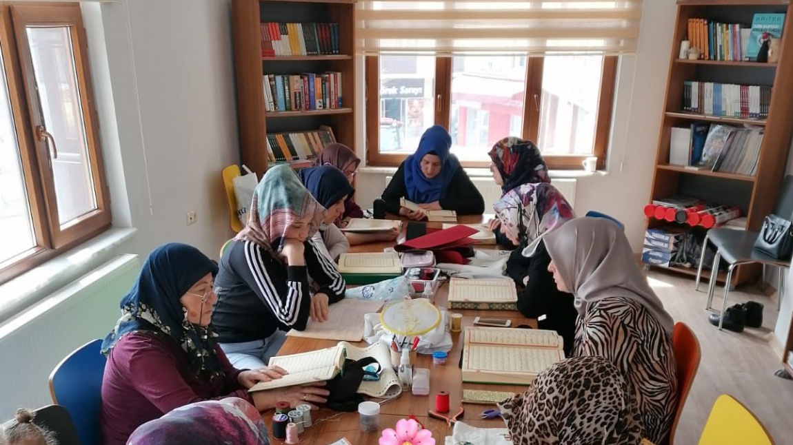 Mübarek Ramazan Ayı Boyunca Sürecek Olan Bayanlarımıza Yönelik Temel Dini Kavramlar Kursumuz Açılmıştır.